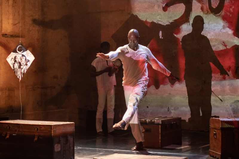 Le chorégraphe et danseur Alfred Alerte dans sa pièce Solil Oneri.